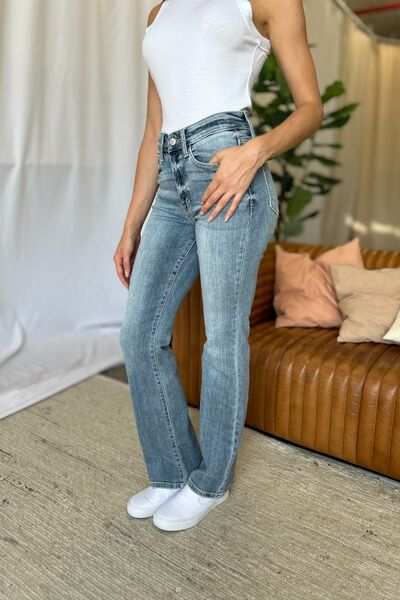 Judy Blue Medium Rise Bootcut JeansThe medium rise bootcut jeans are a timeless wardrobe staple that flatters all body types. Designed with a comfortable fit, they sit perfectly at the waist while offBootcut JeansJudy Blue Medium Rise Bootcut Jeans