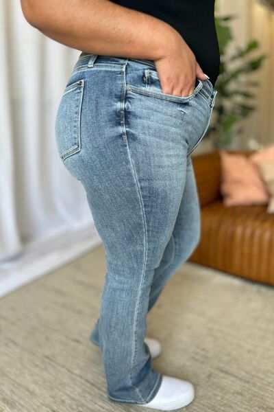 Judy Blue Medium Rise Bootcut JeansThe medium rise bootcut jeans are a timeless wardrobe staple that flatters all body types. Designed with a comfortable fit, they sit perfectly at the waist while offBootcut JeansJudy Blue Medium Rise Bootcut Jeans