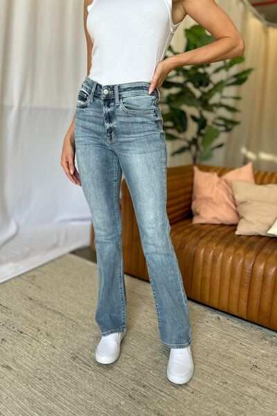 Judy Blue Medium Rise Bootcut JeansThe medium rise bootcut jeans are a timeless wardrobe staple that flatters all body types. Designed with a comfortable fit, they sit perfectly at the waist while offBootcut JeansJudy Blue Medium Rise Bootcut Jeans