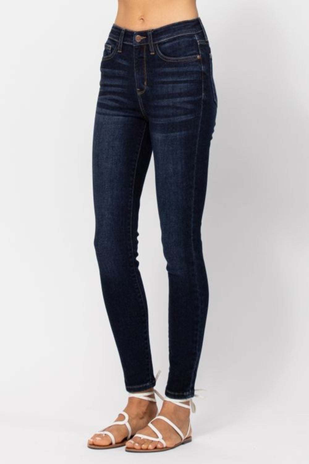 Judy Blue High Waist Handsand Skinny JeansThese Jeans are a versatile and essential piece for any wardrobe. The high waist design offers a flattering fit that accentuates your curves and provides a modern siSkinny JeansJudy Blue High Waist