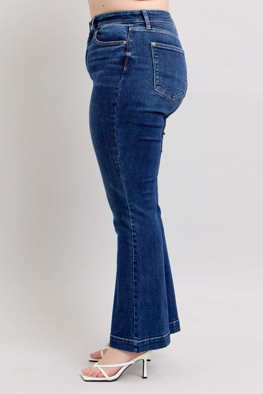 Judy Blue High Rise Flare Jeans with PocketsHigh-rise flare jeans with pockets are a trendy and versatile wardrobe staple. They provide a flattering high-waisted silhouette and the flare leg adds a chic retro Flare JeansJudy Blue High Rise Flare Jeans
