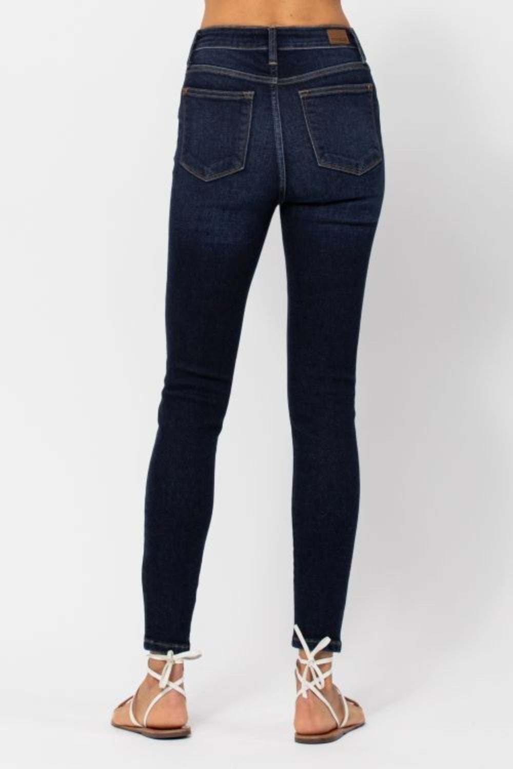 Judy Blue High Waist Handsand Skinny JeansThese Jeans are a versatile and essential piece for any wardrobe. The high waist design offers a flattering fit that accentuates your curves and provides a modern siSkinny JeansJudy Blue High Waist