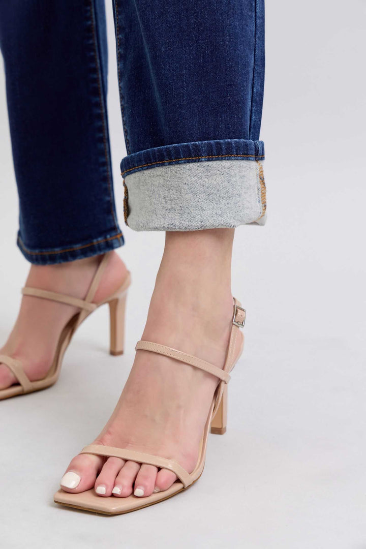 Judy Blue Washed Straight Leg Jeans with PocketsWashed Straight Leg Jeans with Pockets are a practical and fashionable choice for your everyday wardrobe. The washed finish gives them a laid-back and casual feel, wStraight Leg JeansWashed Straight Leg Jeans