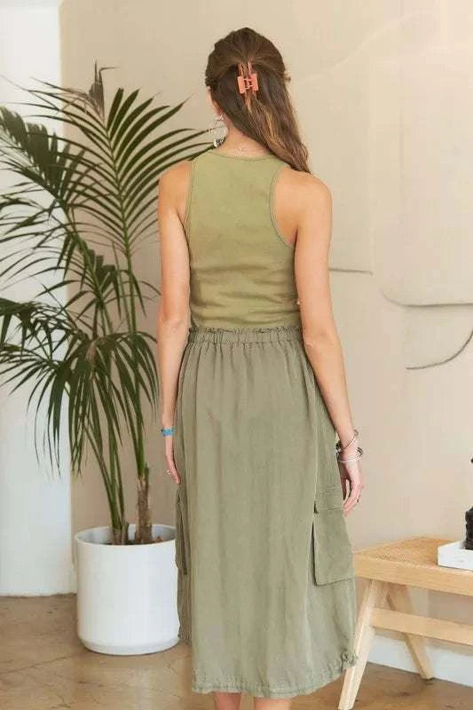 Drawstring Sleeveless Washed DressThe Drawstring Sleeveless Washed Dress is a casual yet stylish piece for everyday wear. With its sleeveless design and relaxed silhouette, this dress offers both comMidi DressesDrawstring Sleeveless Dress