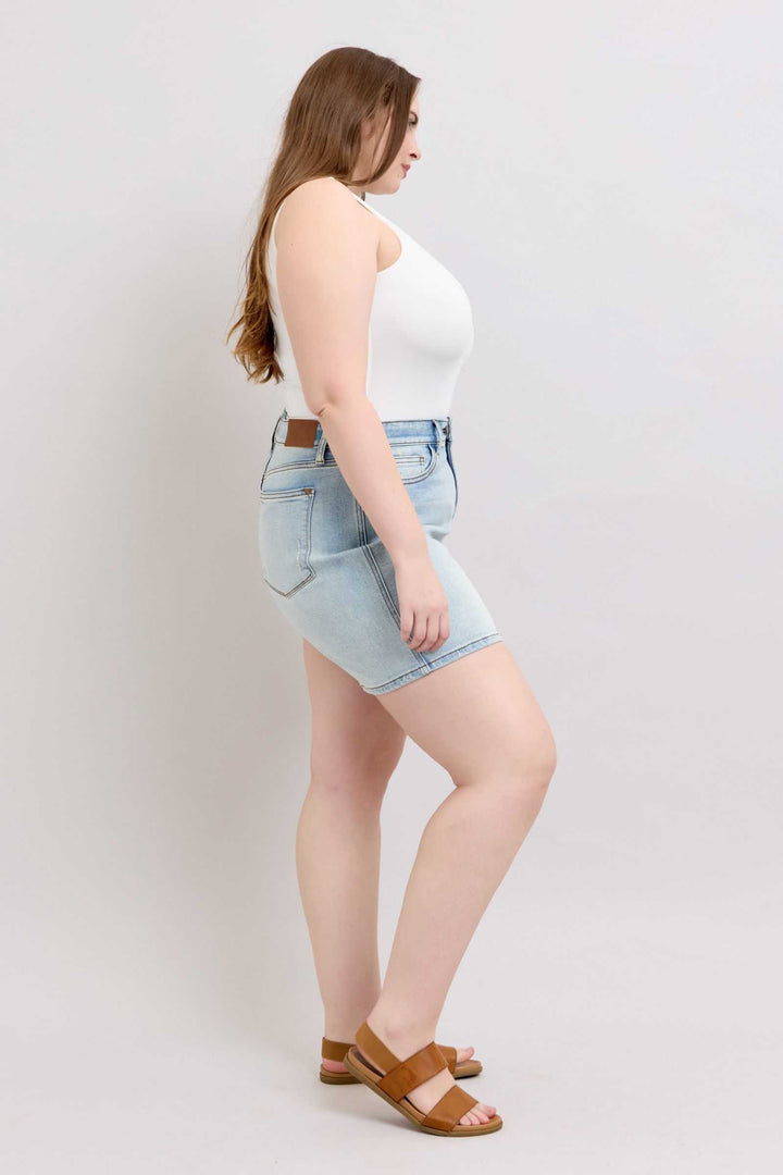 Judy Blue Two Button Denim ShortsThese 2-button denim shorts are a stylish addition to your wardrobe. They feature pockets for your convenience and added functionality. Made from durable denim fabriJean ShortsJudy Blue Two Button Denim Shorts