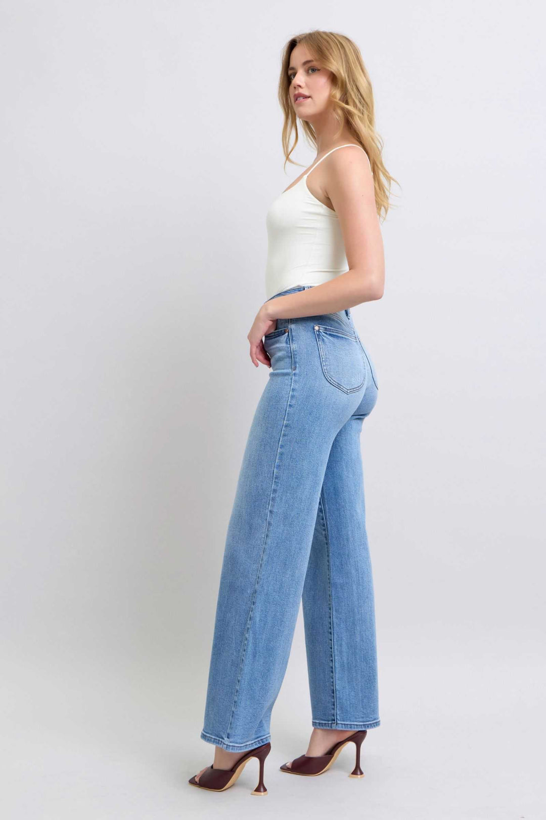 Judy Blue Wide Leg Jeans with PocketsWide Leg Jeans with Pockets are a trendy and versatile option for those looking to make a statement with their outfit. The wide-leg silhouette offers a relaxed and vWide Leg JeansJudy Blue Wide Leg Jeans