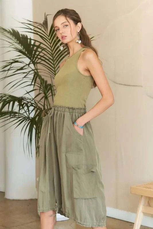 Drawstring Sleeveless Washed DressThe Drawstring Sleeveless Washed Dress is a casual yet stylish piece for everyday wear. With its sleeveless design and relaxed silhouette, this dress offers both comMidi DressesDrawstring Sleeveless Dress