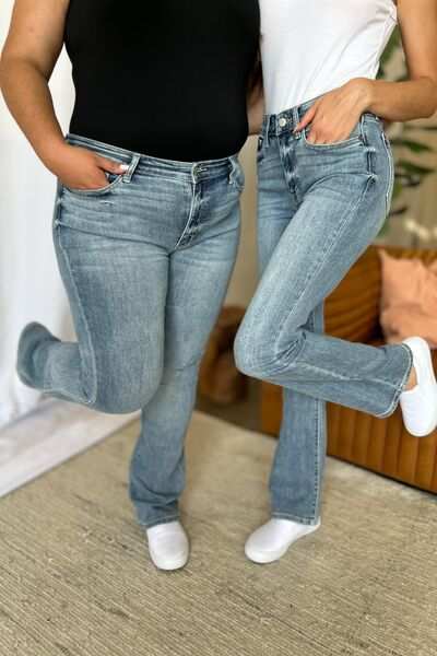 Judy Blue Medium Rise Bootcut JeansThe medium rise bootcut jeans are a timeless wardrobe staple that flatters all body types. Designed with a comfortable fit, they sit perfectly at the waist while offBootcut JeansJudy Blue Medium Rise Bootcut Jeans