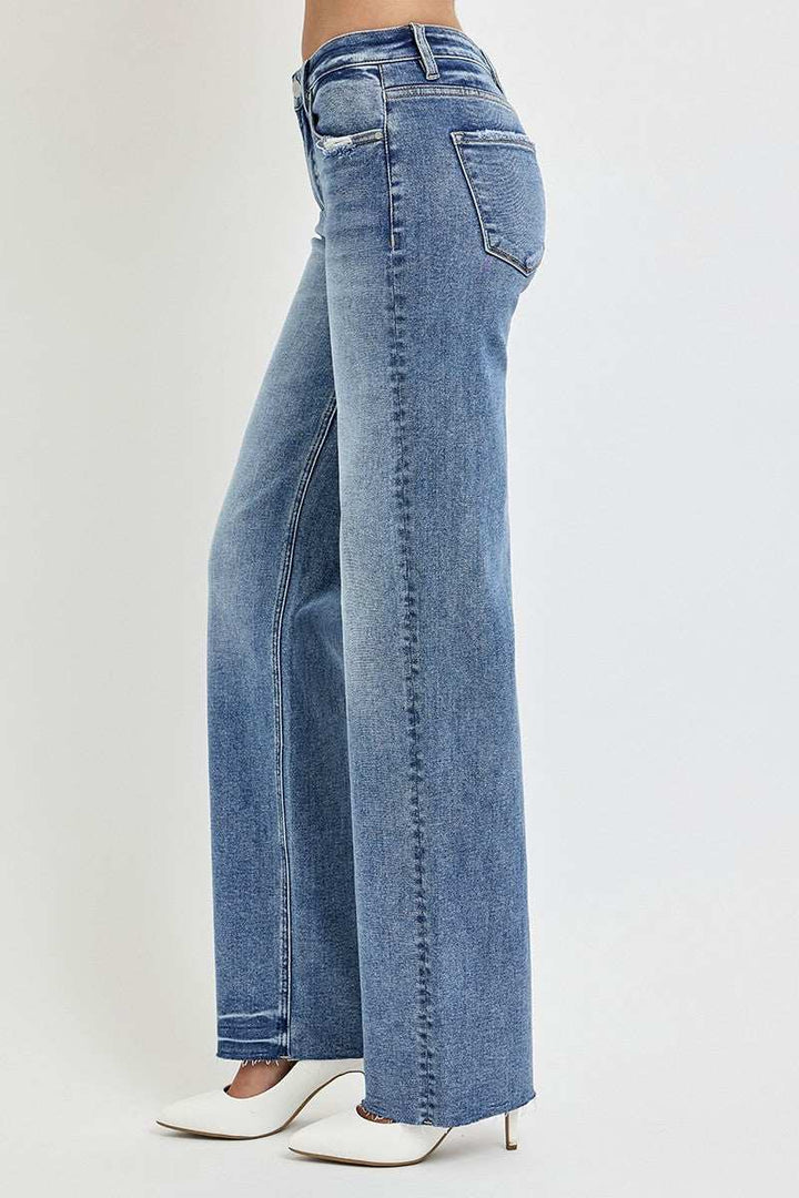 High Rise Straight Leg JeansHigh Rise Straight Leg Jeans are a classic choice, showing a simple and stylish style. High-waisted designs can flatter the waistline and show off an attractive figuStraight Leg JeansHigh Rise Straight Leg Jeans