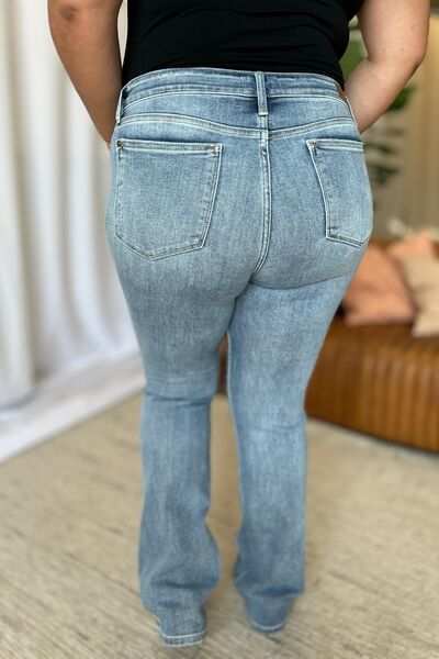 Judy Blue Medium Rise Bootcut JeansThe medium rise bootcut jeans are a timeless wardrobe staple that flatters all body types. Designed with a comfortable fit, they sit perfectly at the waist while offBootcut JeansJudy Blue Medium Rise Bootcut Jeans