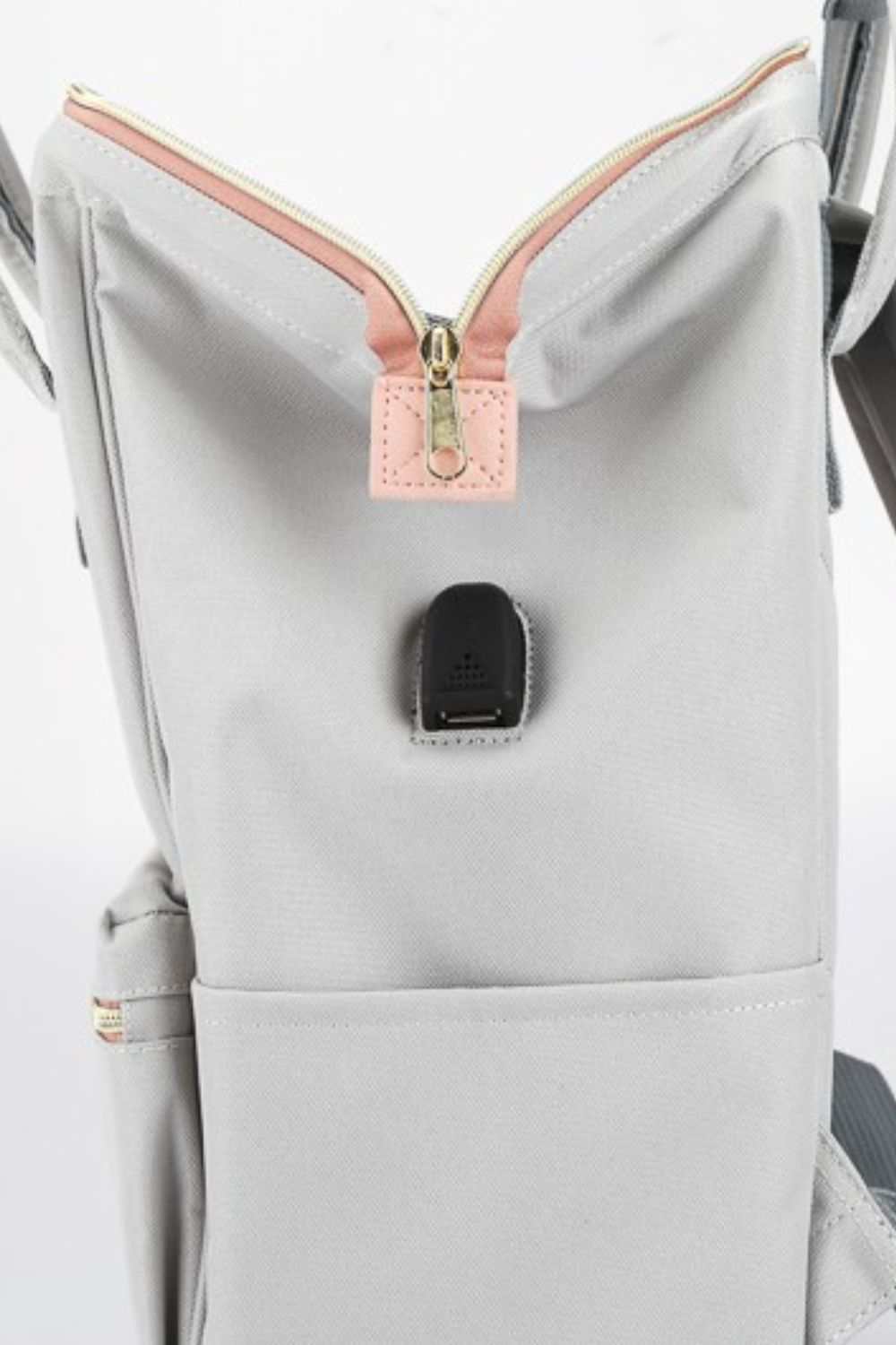 Himawari Contrast Waterproof Canvas Backpack Bag with Side PocketsThe Contrast Waterproof Canvas Backpack Bag with Side Pockets is a modern take on traditional outdoor gear. With its contemporary design and vibrant color accents, tBackpackHimawari Contrast Waterproof