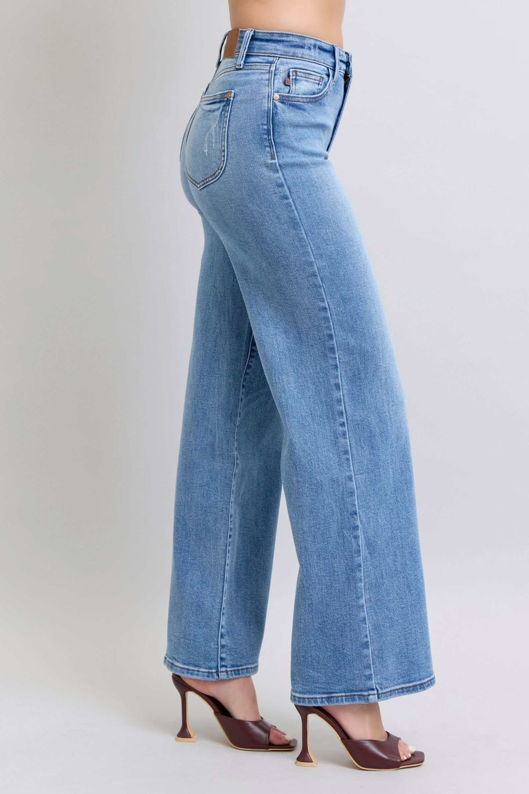 Judy Blue Wide Leg Jeans with PocketsWide Leg Jeans with Pockets are a trendy and versatile option for those looking to make a statement with their outfit. The wide-leg silhouette offers a relaxed and vWide Leg JeansJudy Blue Wide Leg Jeans