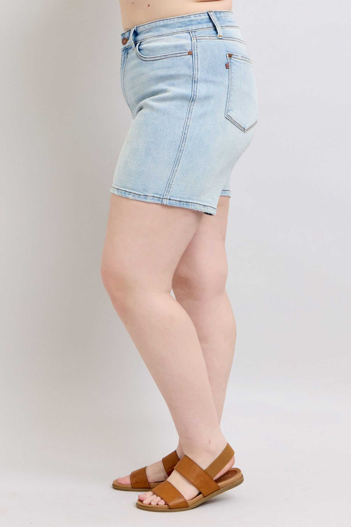 Judy Blue Two Button Denim ShortsThese 2-button denim shorts are a stylish addition to your wardrobe. They feature pockets for your convenience and added functionality. Made from durable denim fabriJean ShortsJudy Blue Two Button Denim Shorts