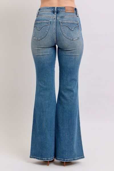 Judy Blue Flared Tummy Control Vintage Wash Flare JeansThese flared tummy control vintage wash jeans offer both style and functionality. The tummy control feature helps create a flattering and slimming silhouette. The viFlare JeansJudy Blue Flared Tummy Control