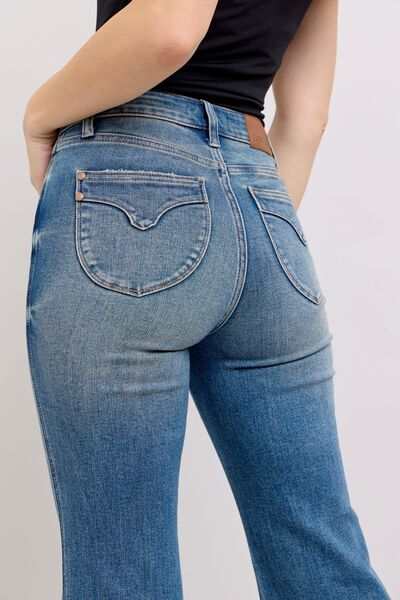 Judy Blue Flared Tummy Control Vintage Wash Flare JeansThese flared tummy control vintage wash jeans offer both style and functionality. The tummy control feature helps create a flattering and slimming silhouette. The viFlare JeansJudy Blue Flared Tummy Control