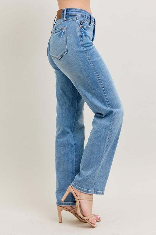 Judy Blue Tummy Control Vintage Wash Straight JeansTummy Control Vintage Wash Straight Jeans are a flattering and stylish option for those looking for comfortable and slimming denim. These jeans feature a vintage wasStraight Leg JeansJudy Blue Tummy Control