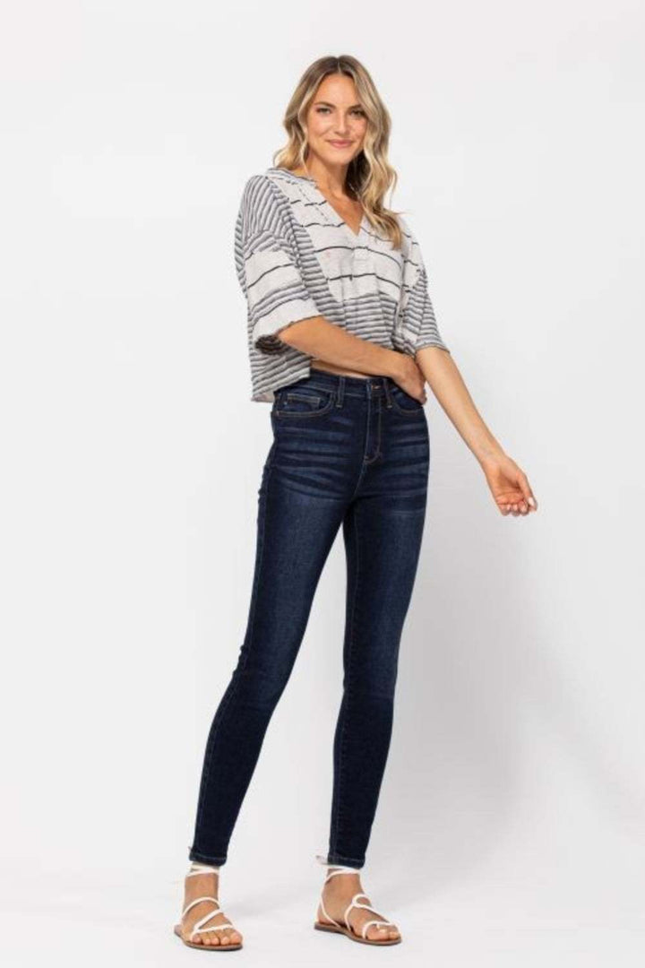 Judy Blue High Waist Handsand Skinny JeansThese Jeans are a versatile and essential piece for any wardrobe. The high waist design offers a flattering fit that accentuates your curves and provides a modern siSkinny JeansJudy Blue High Waist