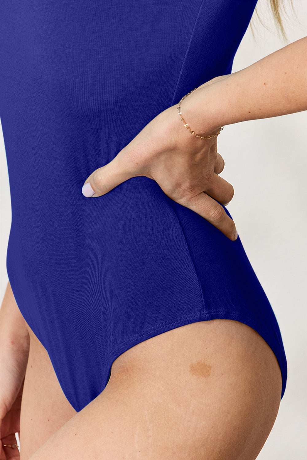 Round Neck Short Sleeve BodysuitBrand: Basic Bae 
Fit: True to size
Features: Basic style
Sheer: Opaque
Stretch: Moderate stretch
Material composition: 95% rayon, 5% spandex
Care instructions: MachBodysuitsRound Neck Short Sleeve Bodysuit