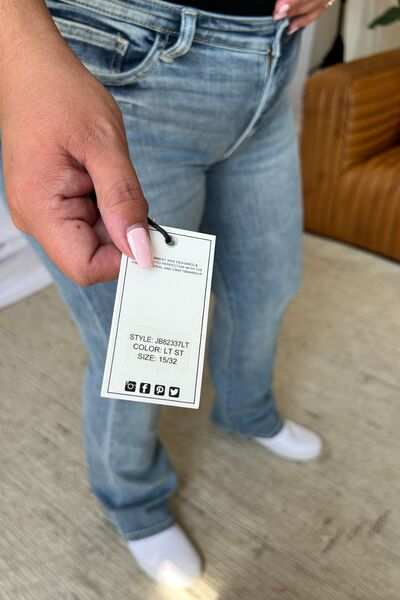 Judy Blue Medium Rise Bootcut JeansThe medium rise bootcut jeans are a timeless wardrobe staple that flatters all body types. Designed with a comfortable fit, they sit perfectly at the waist while offBootcut JeansJudy Blue Medium Rise Bootcut Jeans