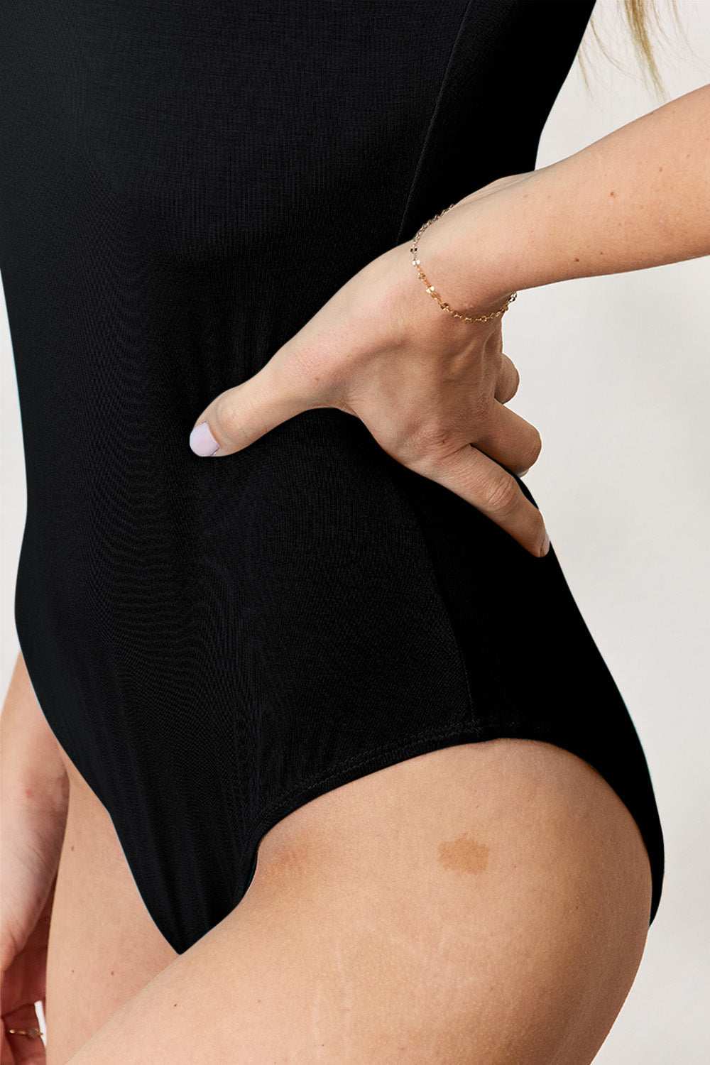 Round Neck Short Sleeve BodysuitBrand: Basic Bae 
Fit: True to size
Features: Basic style
Sheer: Opaque
Stretch: Moderate stretch
Material composition: 95% rayon, 5% spandex
Care instructions: MachBodysuitsRound Neck Short Sleeve Bodysuit