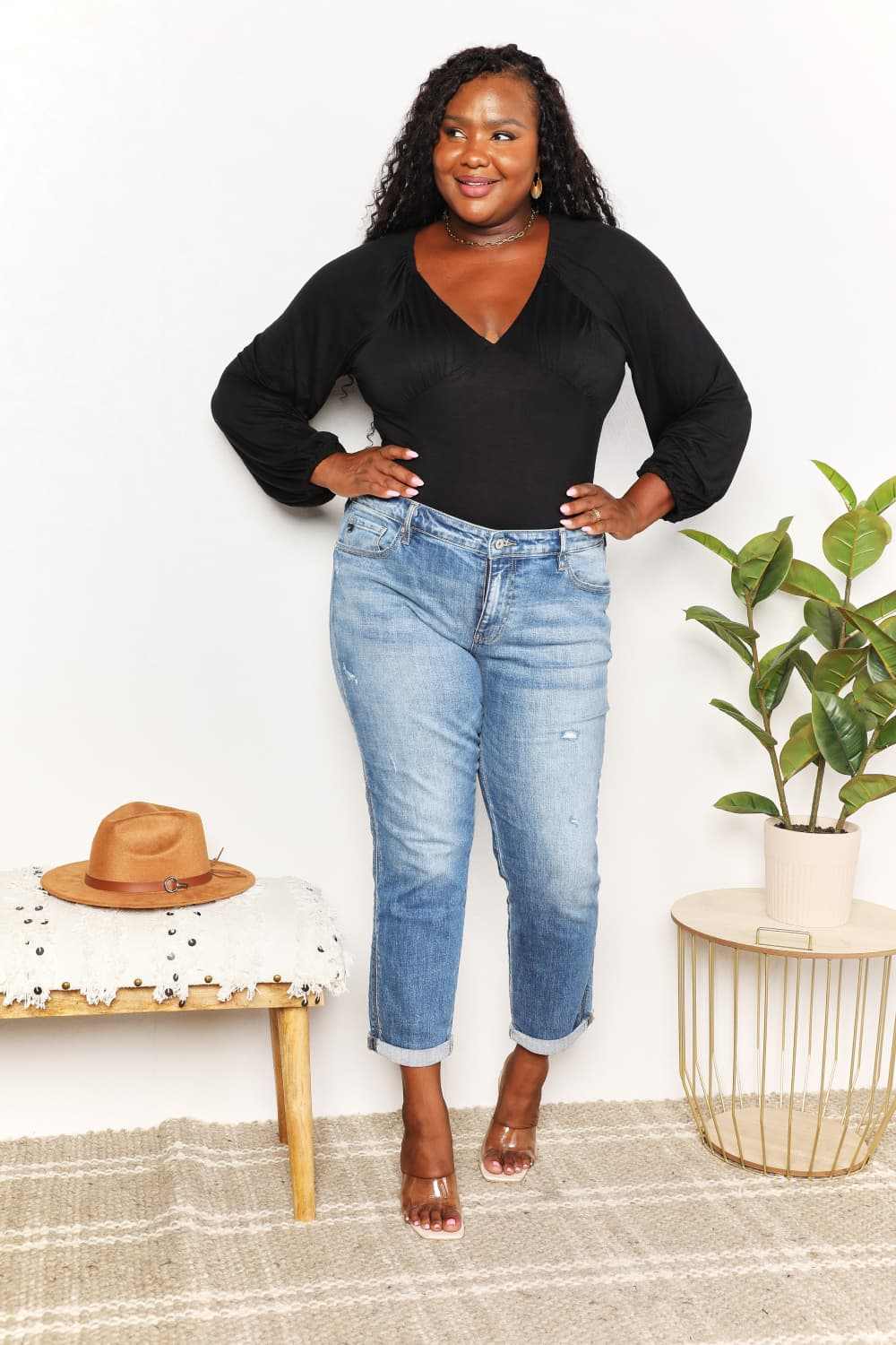 V- Neck Long Sleeve BodysuitThis bodysuit seamlessly merges romantic allure with contemporary flair. The poet sleeves, with their billowing and slightly puffed structure, infuse a sense of dramBodysuitsV- Neck Long Sleeve Bodysuit