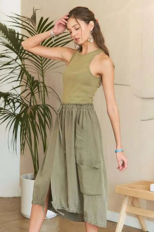Drawstring Sleeveless Washed DressThe Drawstring Sleeveless Washed Dress is a casual yet stylish piece for everyday wear. With its sleeveless design and relaxed silhouette, this dress offers both comMidi DressesDrawstring Sleeveless Dress