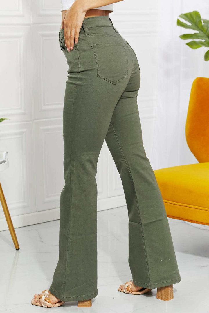 'Clementine' High-Rise Bootcut Jeans in OliveGet ready to start your day off on the right foot with these totally hip bootcut jeans! You'll love the high rise and stretchy fabric that keep you cool and comfortaBootcut JeansHigh-Rise Bootcut Jeans