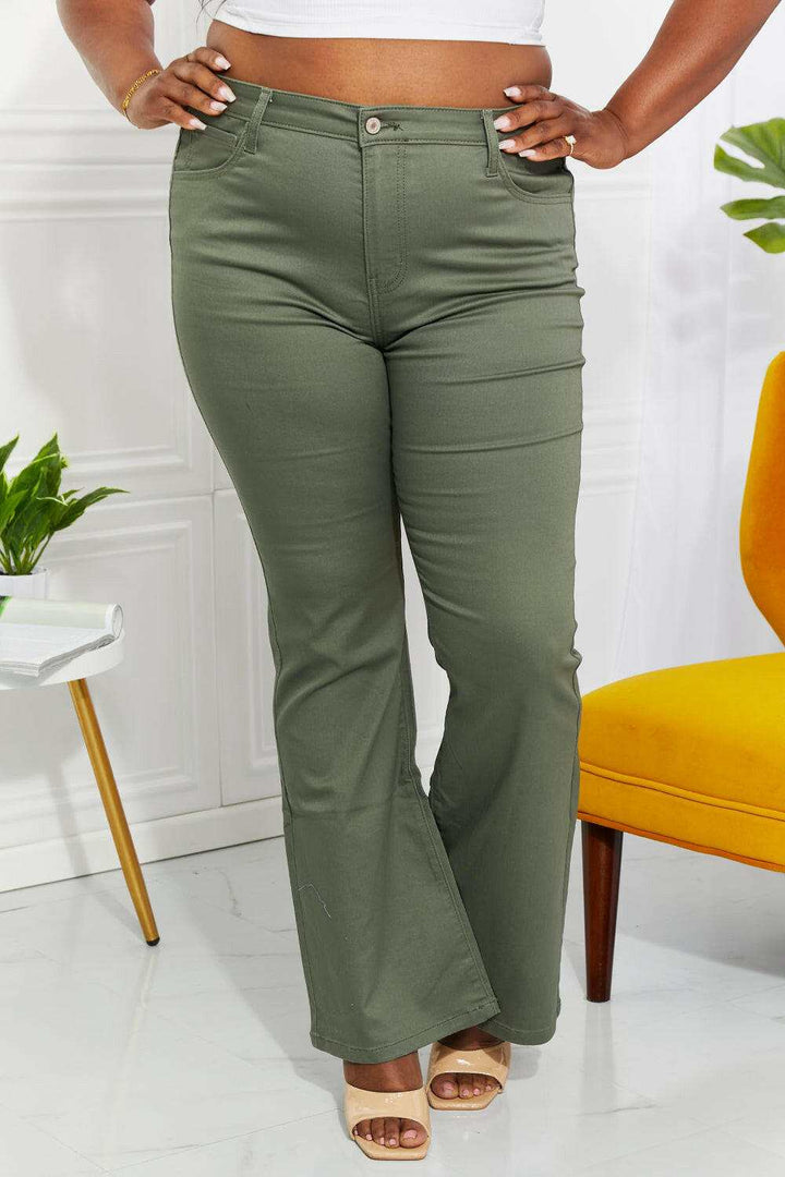 'Clementine' High-Rise Bootcut Jeans in OliveGet ready to start your day off on the right foot with these totally hip bootcut jeans! You'll love the high rise and stretchy fabric that keep you cool and comfortaBootcut JeansHigh-Rise Bootcut Jeans