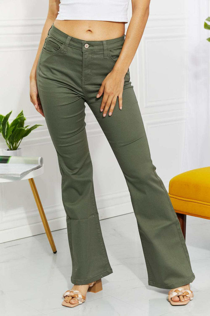 'Clementine' High-Rise Bootcut Jeans in OliveGet ready to start your day off on the right foot with these totally hip bootcut jeans! You'll love the high rise and stretchy fabric that keep you cool and comfortaBootcut JeansHigh-Rise Bootcut Jeans