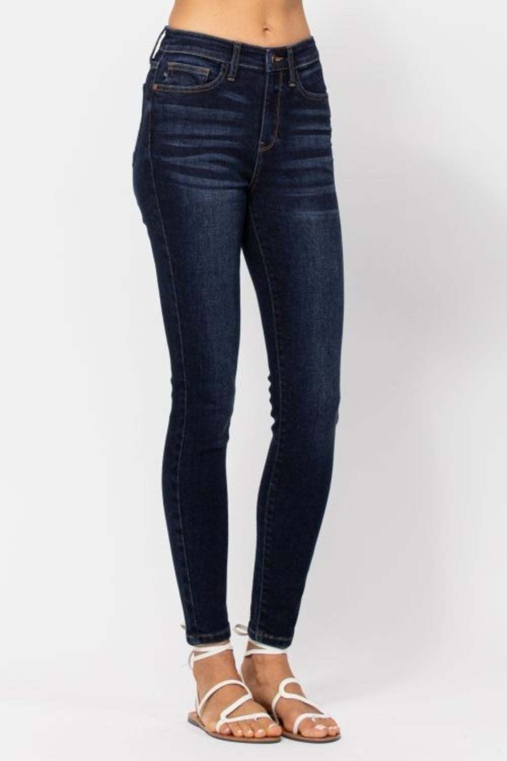 Judy Blue High Waist Handsand Skinny JeansThese Jeans are a versatile and essential piece for any wardrobe. The high waist design offers a flattering fit that accentuates your curves and provides a modern siSkinny JeansJudy Blue High Waist