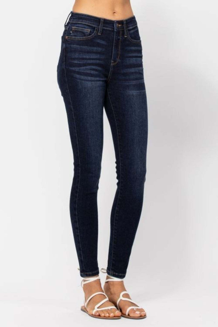 Judy Blue High Waist Handsand Skinny JeansThese Jeans are a versatile and essential piece for any wardrobe. The high waist design offers a flattering fit that accentuates your curves and provides a modern siSkinny JeansJudy Blue High Waist