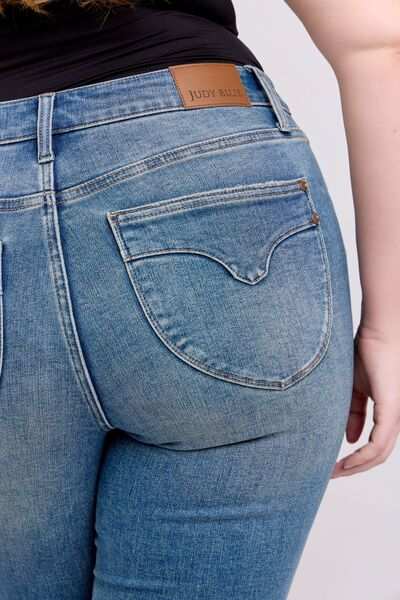 Judy Blue Flared Tummy Control Vintage Wash Flare JeansThese flared tummy control vintage wash jeans offer both style and functionality. The tummy control feature helps create a flattering and slimming silhouette. The viFlare JeansJudy Blue Flared Tummy Control