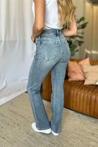 Judy Blue Medium Rise Bootcut JeansThe medium rise bootcut jeans are a timeless wardrobe staple that flatters all body types. Designed with a comfortable fit, they sit perfectly at the waist while offBootcut JeansJudy Blue Medium Rise Bootcut Jeans