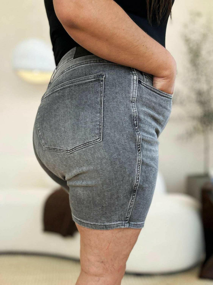 Judy Blue High Waist Washed Denim ShortsExperience unparalleled style with the Judy Blue High Waist Washed Denim Shorts, designed exclusively for those who value timeless fashion and modern comfort. These Jean ShortsJudy Blue High Waist