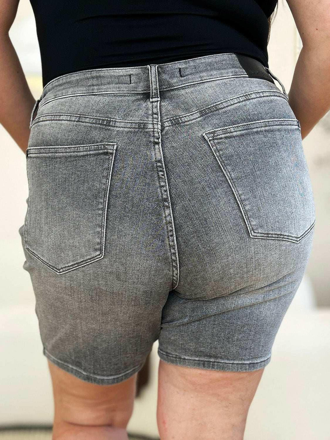 Judy Blue High Waist Washed Denim ShortsExperience unparalleled style with the Judy Blue High Waist Washed Denim Shorts, designed exclusively for those who value timeless fashion and modern comfort. These Jean ShortsJudy Blue High Waist