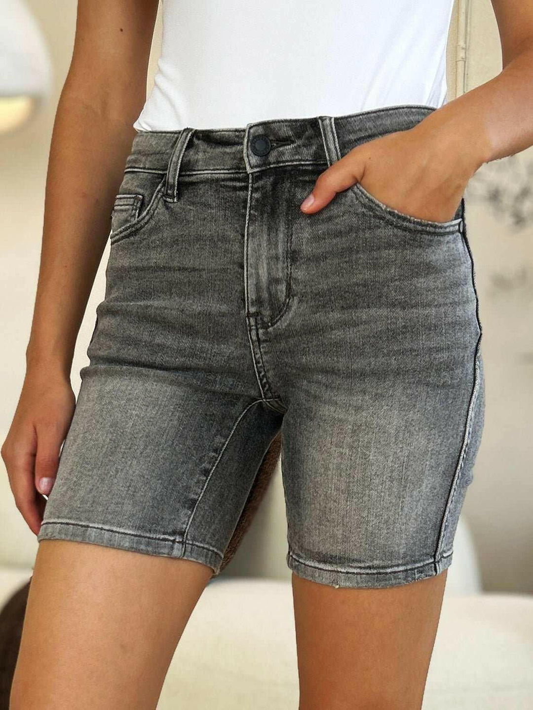 Judy Blue High Waist Washed Denim ShortsExperience unparalleled style with the Judy Blue High Waist Washed Denim Shorts, designed exclusively for those who value timeless fashion and modern comfort. These Jean ShortsJudy Blue High Waist