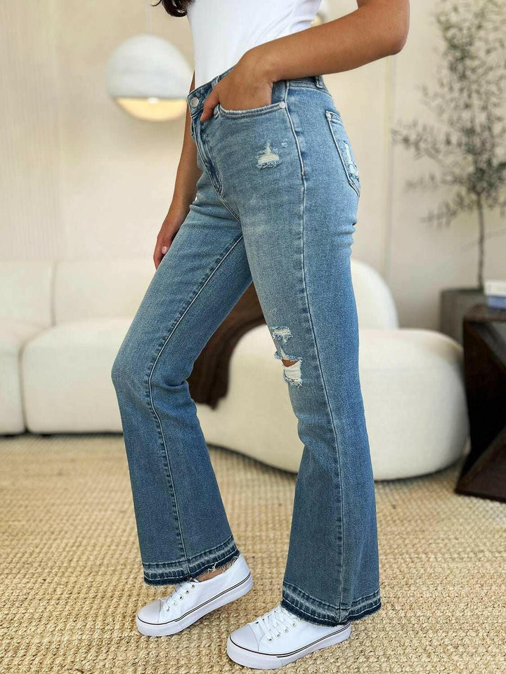 Judy Blue Mid Rise Destroyed Hem Distressed JeansExperience unparalleled style with the Judy Blue Mid Rise Destroyed Hem Distressed Jeans, designed exclusively for those who dare to stand out. These flare jeans empFlare JeansJudy Blue Mid Rise