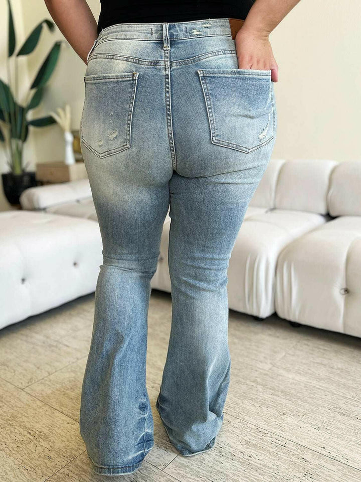 Judy Blue Mid Rise Flare JeansChannel retro vibes with the Mid Rise Flare Jeans - comfy and stylish denim for any occasion. Effortlessly elevate your look!

Features: Washed, Pocketed
Stretch: MoFlare JeansJudy Blue Mid Rise